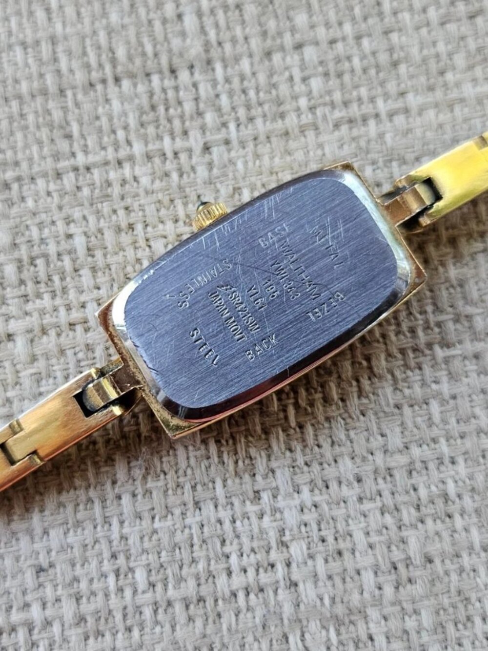 Vintage Waltham Women Wristwatch Gold Tone Analog Quartz Wrist Watch Japan - Picture 10 of 10